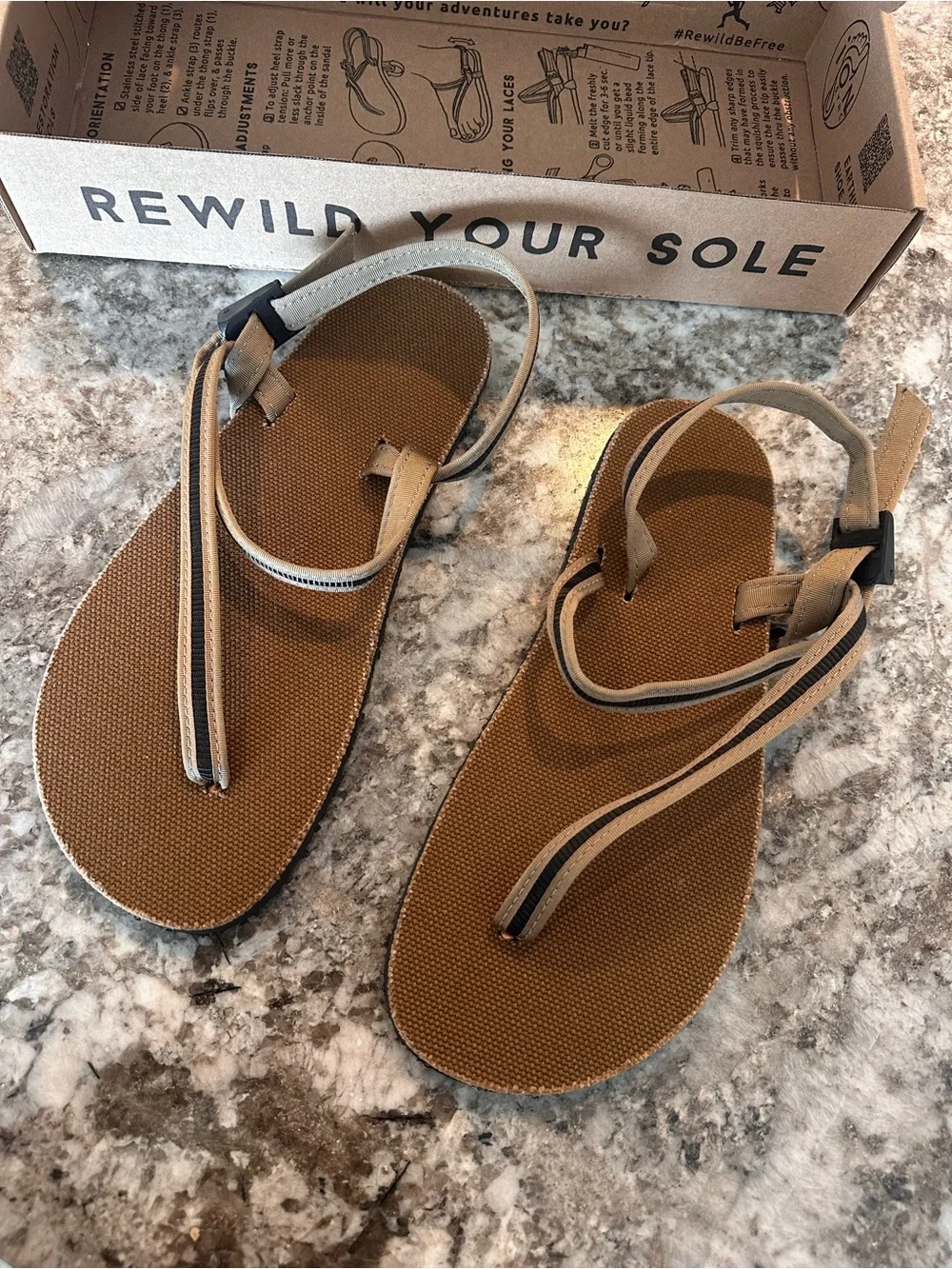 Earth Runners NWT Circadian Sandals Brown and Black Women’s 8.5 / Men 6.5